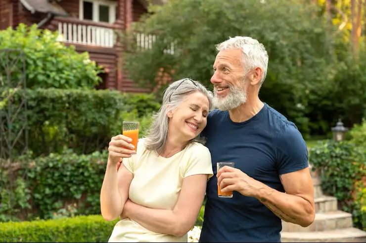 Herpafend happy elderly couple